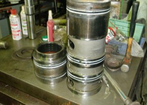 シリンダブッシュ取り出し